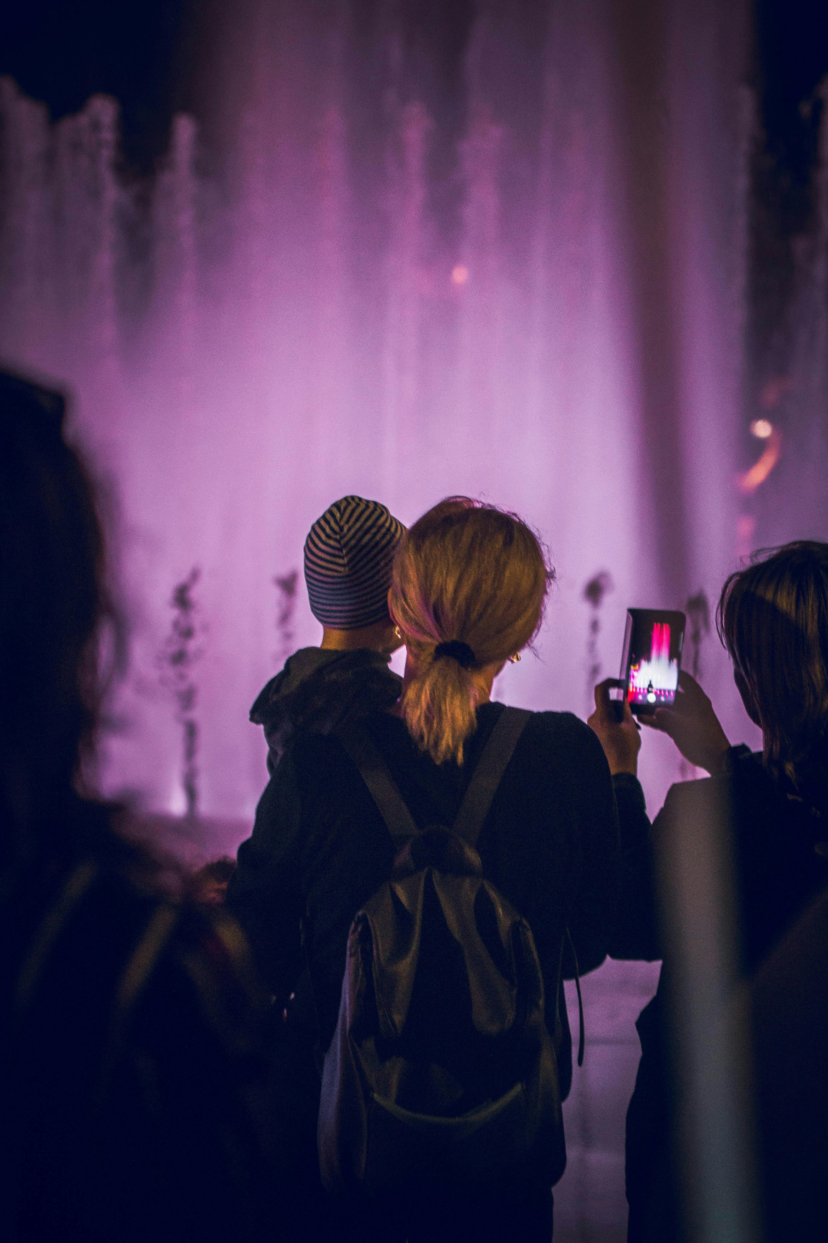 Afslapning, aften, at fange øjeblikke. Photograf: Iurii Laimin - https://www.pexels.com/da-dk/@iurii-laimin-78973777.